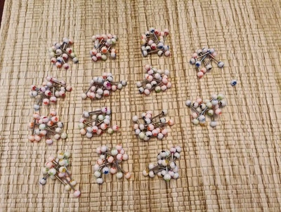 Lote de 136 barras perforadoras UV reactivas de 1" de largo y un extremo de bola de repuesto Foto 1 de 2