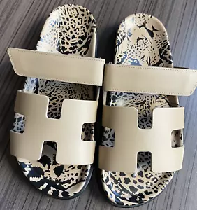 HERMES Chypre Sandalen Pantoletten beige Argile Gr. 38,5 Kalbsleder nagelneu Leopard - Bild 1 von 10