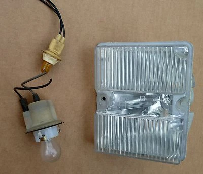 74 CADILLAC CALAIS DEVILLE FLEETWOOD  CORNERING SIDE LIGHT LH - Image 1 of 2