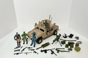 Humvee blindado BBI Elite Force US Army M1114 Up con figuras y accesorios del cuerpo - Imagen 1 de 15