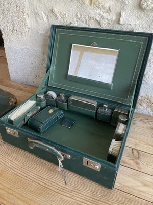 Ancienne valise mallette de voyage en cuir vert-Nécessaire toilette-Vanity-1950 - Photo 1/4