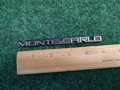 Chevrolet Chevy Monte Carlo 1995-1999 placa emblema tablero plateado de fábrica 4S8 Foto 1 de 4