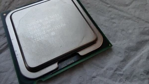 Processore Intel Core 2 Duo E6550  - Socket 775 - Foto 1 di 2