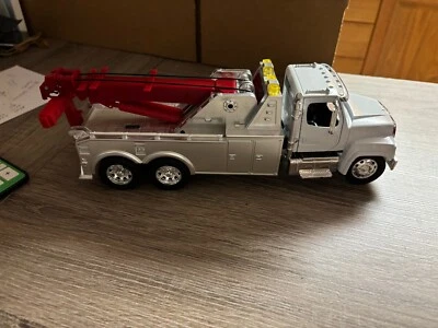 1/32 NEW RAY FREIGHTLINER  114SD  WHITE TOW TRUCK, NO PACKAGING # A 523 - Image 1 of 4