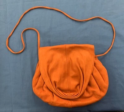 Bolsa de couro/camurça vermelha vintage anos 80 sem marca? - Imagem 1 de 4