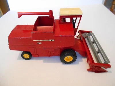 Vintage 1973 Ertl 1:20 Massey Ferguson 760 Combine #182, Yellow Rims, Square Air - Image 1 of 4