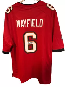 Camiseta deportiva Nike On Field firmada por Baker Mayfield de los Buccaneers (Beckett) - Imagen 1 de 7