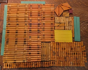 232 Stück Holzbaustämme und Zubehör - Bild 1 von 6