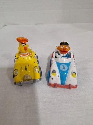 Lote de autos diecast Sesame Street Bert Ernie 1984 Playskool Muppets Inc  Foto 1 de 4
