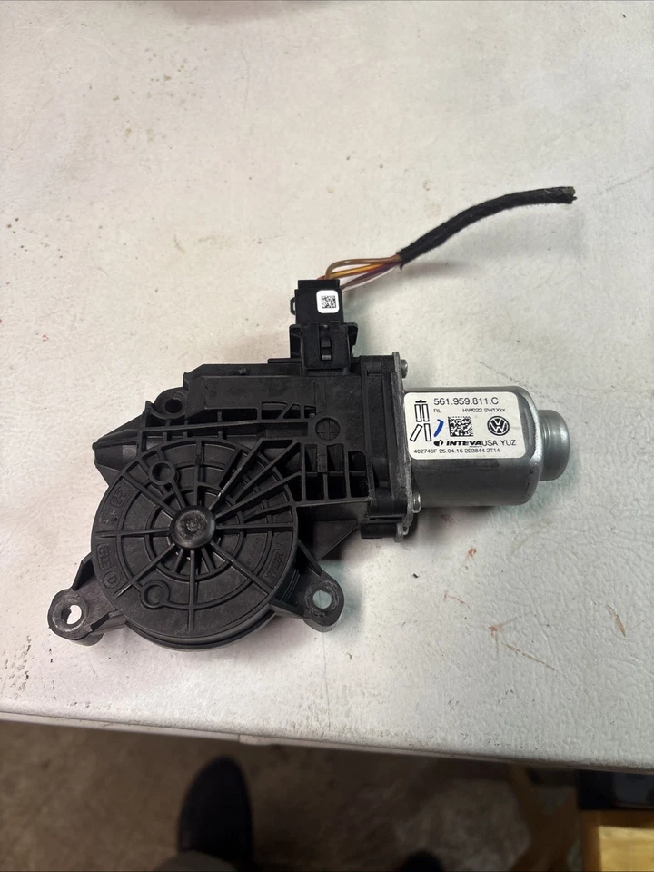 New OEM Volkswagen Rear Left Window Motor 2012-2022 Volkswagen Passat 561959811 - Image 1 of 3