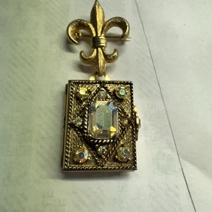 Vintage Coro Pegasus Locket Rhinestone Brooch Fleur De Lis 4 Photo Book - Picture 1 of 6