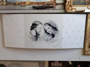 QUADRO MODERNO LEGNO CURVO SACRAFAMIGLIA DECORO BIANCO EFFETTO PELLE E CRISTALLI - Imagen 1 de 1