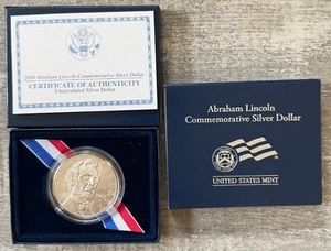 US MINT 2009 ABRAHAM LINCOLN UNCIRCULATED COMMEMORATIVE SILVER DOLLAR - Picture 1 of 1