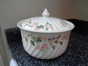 BHS VICTORIAN ROSE LARGE LIDDED TUREEN / SERVER - DISHWASHER MICROWAVE SAFE - Picture 1 of 5