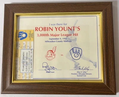 Milwaukee Brewers Stadium ROBIN YOUNT 3000 HIT GAME TICKET Y CERTIFICADO ENMARCADO Foto 1 de 4