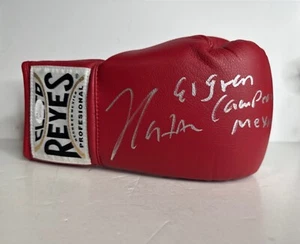 Julio Cesar Chavez Signed Red RH Cleto Reyes Boxing Glove JSA AP569563 - Picture 1 of 3