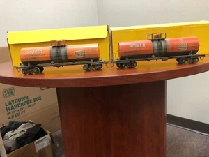 10,000 GAL. TANK CARS HOOKER GATX 7366 & 2150 USH KADEES NWSL WHEELSET WEATHERED - Picture 1 of 5