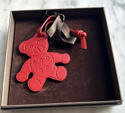 Pomellato Maxi Charm en forma de icónico oso de peluche en cuero rojo Nuevo con etiquetas Foto 1 de 3