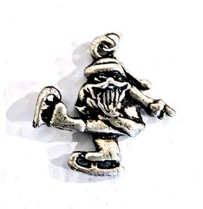 Weihnachtsmann Charm Anhänger antik silberfarben klein 3/4" Schlittschuhlaufen Weihnachten Xmas - Bild 1 von 3