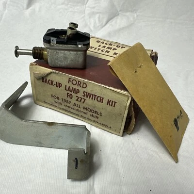 Interruptor de luz de reversa Ford 1957 nuevo en stock FO 277. FOMOCO B7A-18276-B.       #1 Foto 1 de 4