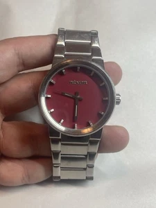 Orologio Uomo NIXON Tono Argento Campione THE CANNON 100 M Acciaio Inox Quadrante Rosso - Foto 1 di 12