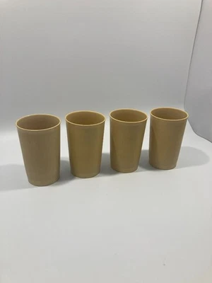 Tupperware - 4 x Vintage Plastic Measuring Cups - Image 1 of 4