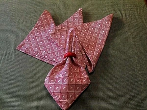 4er Set Stoffservietten rot und weiß geometrisches Muster Handarbeit? 18,5x18,5" Neu ohne Etikett - Bild 1 von 6