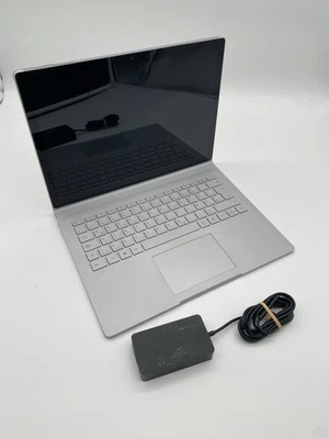 Microsoft Surface Book 2) 256GB [13,5" WiFi only,i5 , 8GB RAM] silber [gut] - Bild 1 von 3