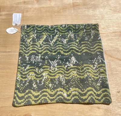 Capa de travesseiro decorativa JOHN ROBSHAW Thita Peacock verde algodão TAMANHO 22"x22" - Imagem 1 de 4