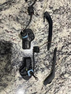 Paquete de instalación de faros Mercedes W124 Euro, limpiaparabrisas, motores, brazos, paneles Foto 1 de 4