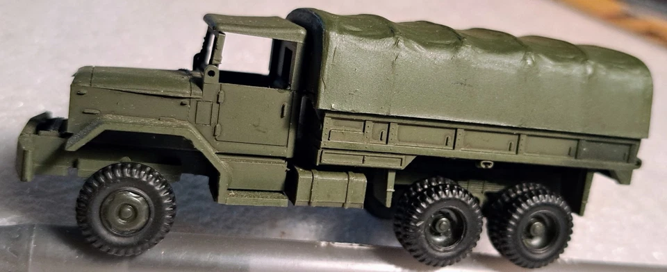 HO - Roco Minitanks Z192 US M-54 5T 6x6 Cargo & Troop Truck - Lot 478 - Image 1 of 4