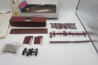 HO Scale Undecorated ACF 50' SD Box Car Kit  C0789 - Image 1 of 4