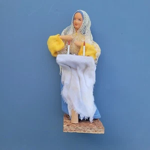 Vintage Frauen Volk Puppe Figur Schal hält Kerzen und Handarbeit in Israel 7" - Bild 1 von 10