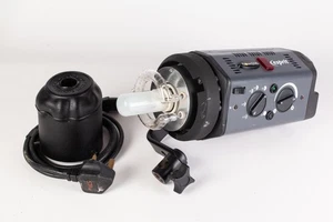 Bowens Esprit Red 500 Studioblitzkopf + Blitzröhre + Kappe + kurze Leitung.  Sehr guter Zustand - Bild 1 von 10