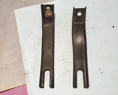 Chrysler 300C & D/Windsor/New Yorker 1957-58 OEM soportes de bandeja de batería Foto 1 de 3