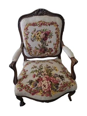 Silla tapizada francesa Luis XV tallada Foto 1 de 4