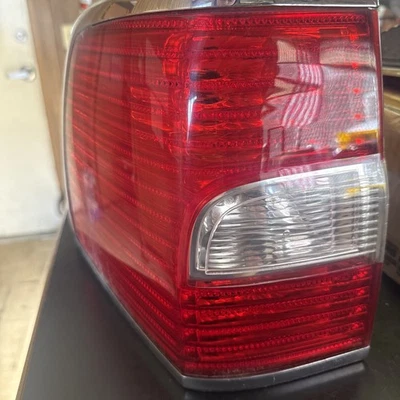 Lanterna traseira Lincoln Navigator 2007-2014 driver lado esquerdo exterior fabricante de equipamento original - Imagem 1 de 4