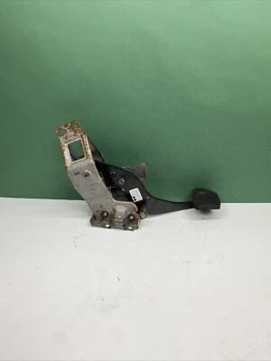 Chevrolet Camaro SS 2010-2015 caja de pedal de freno automático GM - OEM Foto 1 de 4