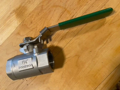 NEW 1-1/4" Ball Valve Hammond Valve Corp 2000 WOG FNPT Stainless Lockable - Image 1 of 4