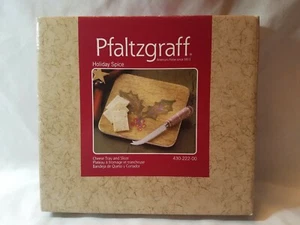 Bandeja y rebanadora de queso con especias navideñas Pfaltzgraff - Imagen 1 de 4