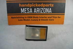 1987-1988 CADILLAC DEVILLE FLEETWOOD FWD RH CORNER LIGHT TURN SIGNAL ASSEMBLY - Picture 1 of 8