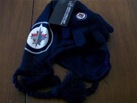 WINNIPEG JETS BOYS LICENSED TOQUE/GLOVES NEW W/ TAGS   2PC SET Cover