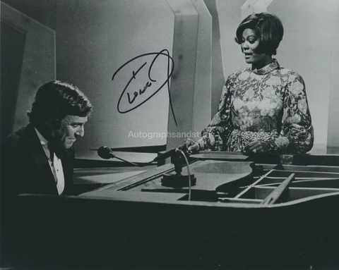 Dionne Warwick Hand Signed 8x10 Photo, San Jose Walk On By, Friends, Bacharach B Cover
