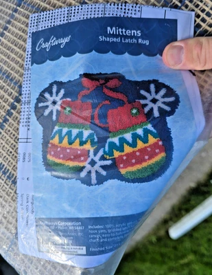 Craftways MITTENS Alfombra de Cierre en Forma Invierno Navidad Gancho de Cierre KIT 27" X 20" Foto 1 de 4