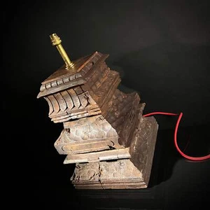 Large Antique Table Lamp - Carved Wood South Indian Temple Architecture - Foto 1 di 10