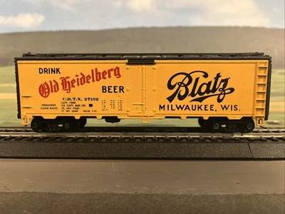 Athearn HO Scale 40' Blatz U.R.T.X. 27102 Old Heidelberg Beer Reefer Box Car - Image 1 of 4