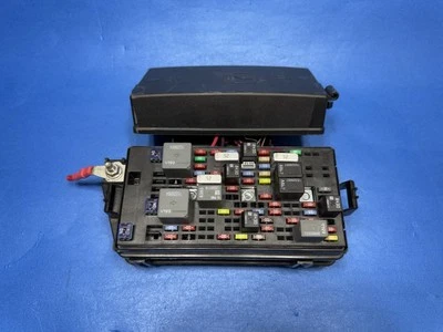 2008 - 2011 Buick Lucerne & Cadillac DTS Rear Fuse Box Under Seat 13712250 OEM - Image 1 of 4