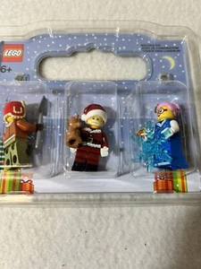 LEGO Christmas Minifigure Set with Santa & Mrs. Claus, Snow Shoveler New In box - Picture 1 of 1