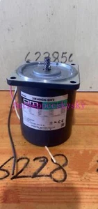 Motor trifásico de frecuencia variable OM 1 pieza 5IK40GN-SW2 en buenas condiciones - Imagen 1 de 3