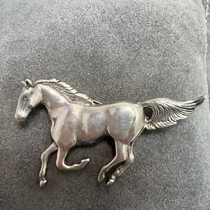Broche de caballo galopante de plata esterlina pesado fabricante ecuestre firmado GS - Imagen 1 de 6